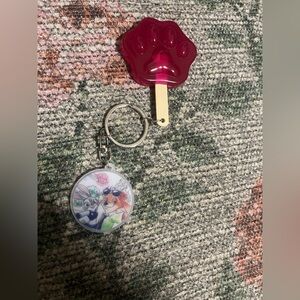 Disney Zootopia pawsicle keychain ♥️

Super cute! NWOT